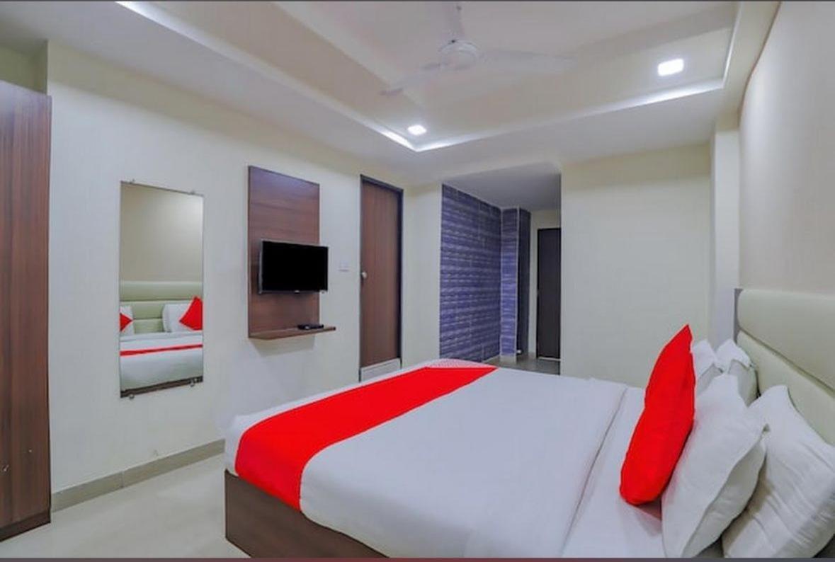Hotel Greenwood Ahmedabad Esterno foto
